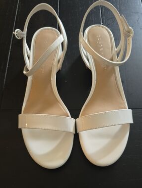 NWOB Copper Key Waltz White Strappy Ankle-Wrap Sandals